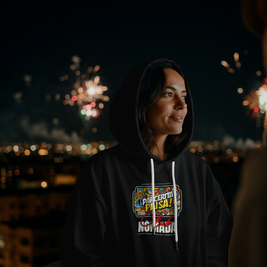 Hoodie Parcerita Paisa – Nomada Club | Streetwear Colombiano Mujer