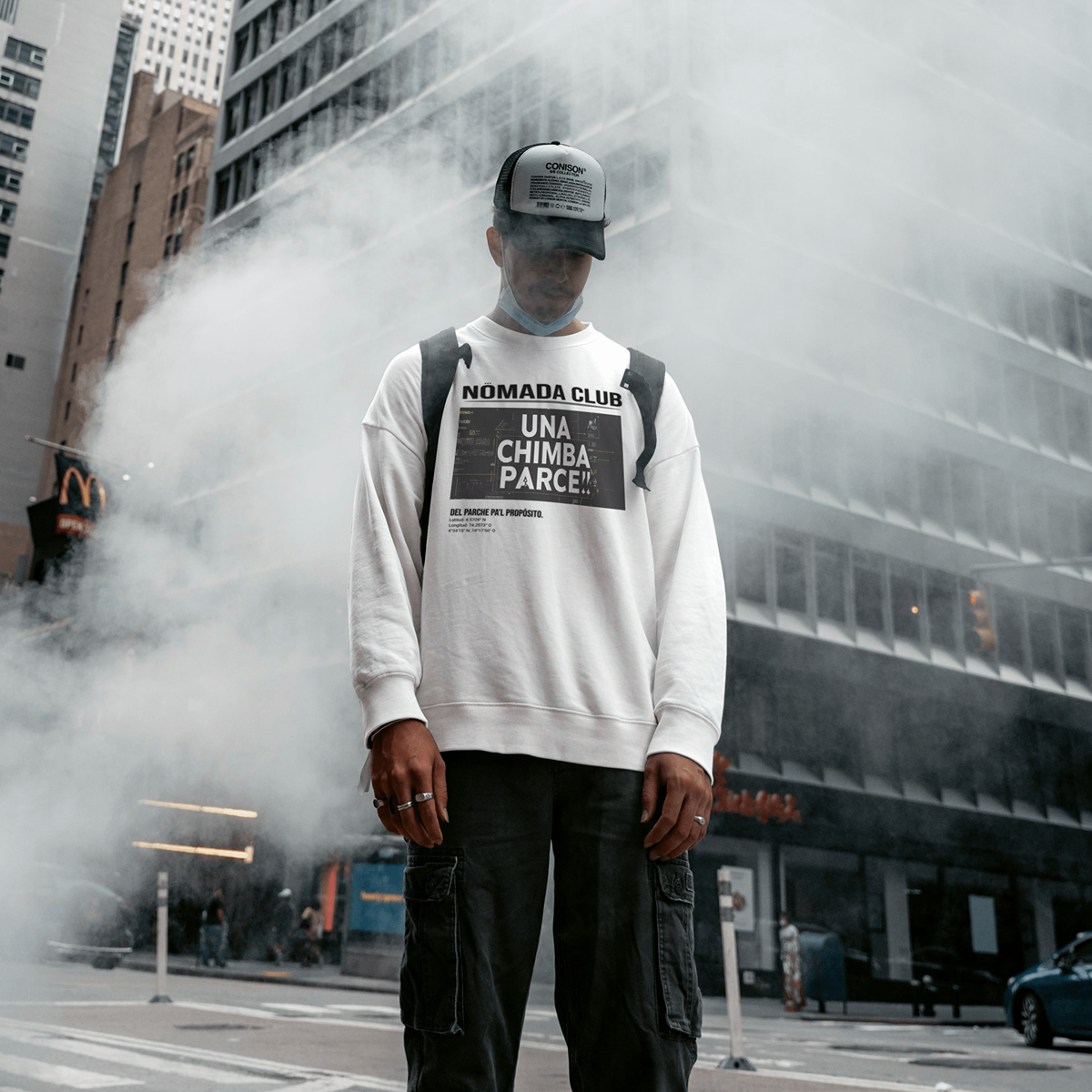 Sudadera Hombre “Una Chimba Parce” – Streetwear Colombiano | Crewneck Blanca Nómada Club